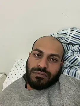 Snapshot of islandvybee55 chatting on 01/11/25, 12:40 islandvybee55 online show from 01/11/25, 12:40