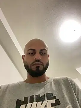 Snapshot of islandvybee55 chatting on 02/14/25, 07:17 islandvybee55 online show from 02/14/25, 07:17