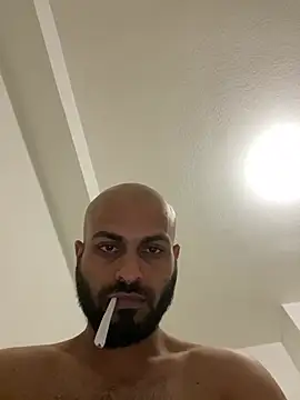 Snapshot of islandvybee55 chatting on 03/01/25, 02:59 islandvybee55 online show from 03/01/25, 02:59