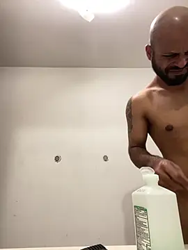 Snapshot of islandvybee55 chatting on 03/02/25, 08:18 islandvybee55 online show from 03/02/25, 08:18