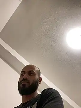 Snapshot of islandvybee55 chatting on 03/09/25, 12:00 islandvybee55 online show from 03/09/25, 12:00