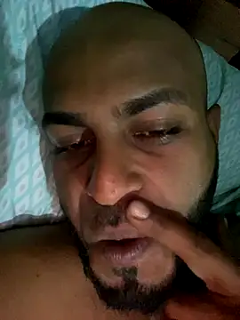 Snapshot of islandvybee55 chatting on 09/15/25, 06:57 islandvybee55 online show from 09/15/25, 06:57