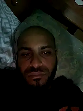 Snapshot of islandvybee55 chatting on 11/04/25, 08:35 islandvybee55 online show from 11/04/25, 08:35