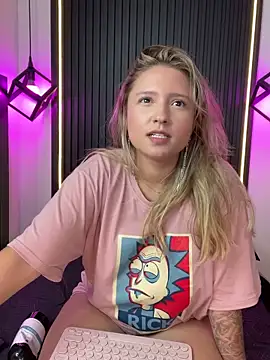 Snapshot of MiaPetit_ chatting on 01/12/25, 11:04 MiaPetit online show from 01/12/25, 11:04