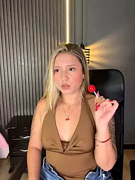 Snapshot of MiaPetit_ chatting on 09/16/25, 12:00 MiaPetit online show from 09/16/25, 12:00