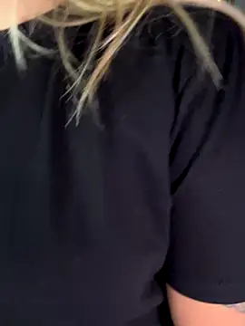 Snapshot of MiaPetit_ chatting on 09/27/25, 12:48 MiaPetit online show from 09/27/25, 12:48