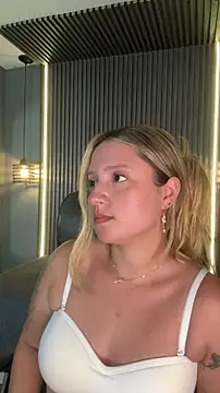 Snapshot of MiaPetit_ chatting on 10/07/25, 11:57 MiaPetit online show from 10/07/25, 11:57