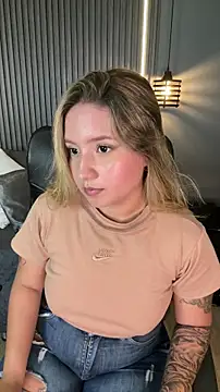 Snapshot of MiaPetit_ chatting on 11/02/25, 06:21 MiaPetit online show from 11/02/25, 06:21