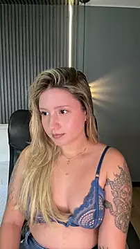 Snapshot of MiaPetit_ chatting on 11/06/25, 12:00 MiaPetit online show from 11/06/25, 12:00