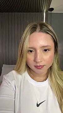 Snapshot of MiaPetit_ chatting on 12/04/25, 08:50 MiaPetit online show from 12/04/25, 08:50