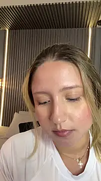 Snapshot of MiaPetit_ chatting on 12/05/25, 08:38 MiaPetit online show from 12/05/25, 08:38