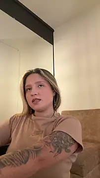 Snapshot of MiaPetit_ chatting on 12/20/25, 06:04 MiaPetit online show from 12/20/25, 06:04