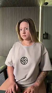 Snapshot of MiaPetit_ chatting on 01/05/26, 06:44 MiaPetit online show from 01/05/26, 06:44