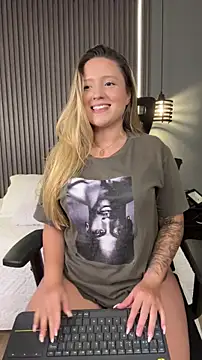 Snapshot of MiaPetit_ chatting on 02/19/26, 07:54 MiaPetit online show from 02/19/26, 07:54