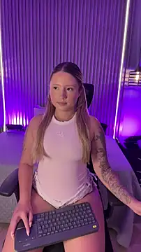 Snapshot of MiaPetit_ chatting on 02/24/26, 07:01 MiaPetit online show from 02/24/26, 07:01