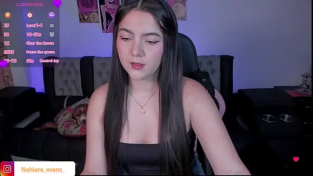 NahiaraEvans  online show from 12/21/24, 08:39