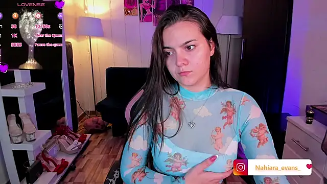NahiaraEvans  online show from 07/12/26, 11:01