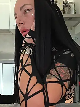 Snapshot of cicciolina chatting on 11/10/25, 01:32 cicciolina online show from 11/10/25, 01:32