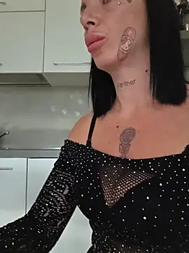 Snapshot of cicciolina chatting on 11/21/25, 12:59 cicciolina online show from 11/21/25, 12:59