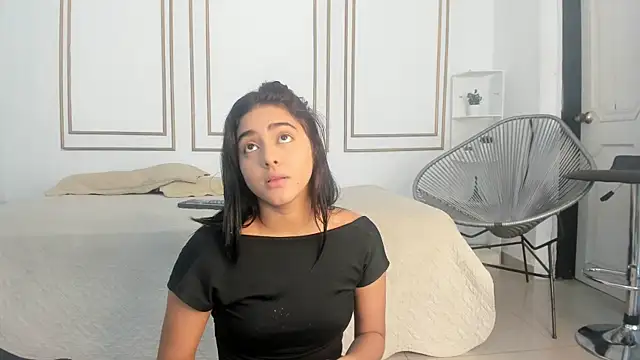 natalia aguirre1 online show from 10/05/25, 12:14