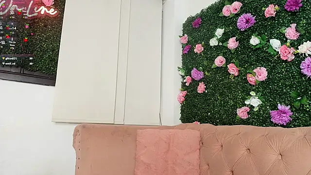 Snapshot of natalia_aguirre1 chatting on 11/09/25, 07:56 natalia aguirre1 online show from 11/09/25, 07:56