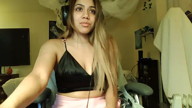 Snapshot of PolinaLoveX chatting on 12/03/24, 02:14 PolinaLoveX online show from 12/03/24, 02:14