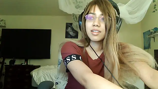 Snapshot of PolinaLoveX chatting on 02/14/25, 01:13 PolinaLoveX online show from 02/14/25, 01:13