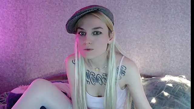 Snapshot of mischellemeow13 chatting on 12/05/24, 08:55 mischellemeow13 online show from 12/05/24, 08:55