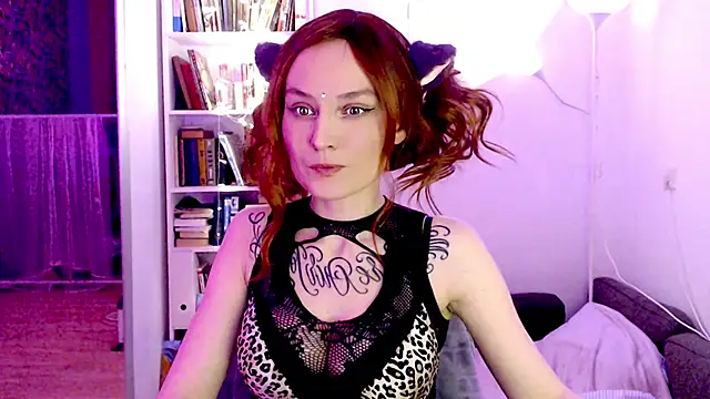 Snapshot of mischellemeow13 chatting on 02/07/25, 01:04 mischellemeow13 online show from 02/07/25, 01:04