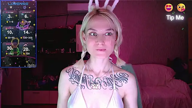 Snapshot of mischellemeow13 chatting on 10/06/25, 01:36 mischellemeow13 online show from 10/06/25, 01:36