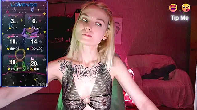 Snapshot of mischellemeow13 chatting on 10/08/25, 02:20 mischellemeow13 online show from 10/08/25, 02:20