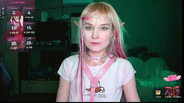 Snapshot of mischellemeow13 chatting on 12/15/25, 01:54 mischellemeow13 online show from 12/15/25, 01:54