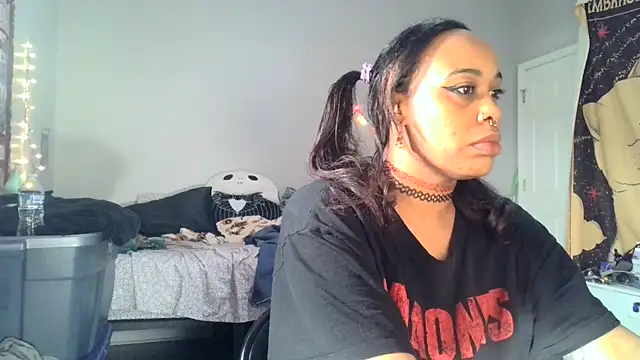Snapshot of loveluna8 chatting on 01/07/25, 02:30 loveluna8 online show from 01/07/25, 02:30