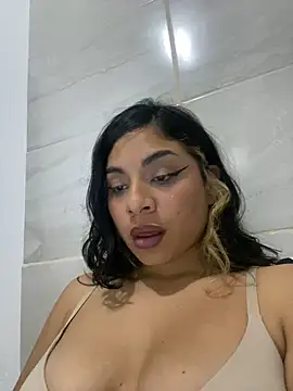 Snapshot of mysteriousgirl20 chatting on 10/15/25, 10:32 mysteriousgirl20 online show from 10/15/25, 10:32