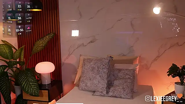 lexiee grey  online show from 05/26/26, 12:01