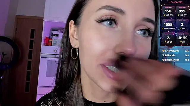 Snapshot of L1TWW chatting on 02/06/25, 02:33 L1TWW online show from 02/06/25, 02:33