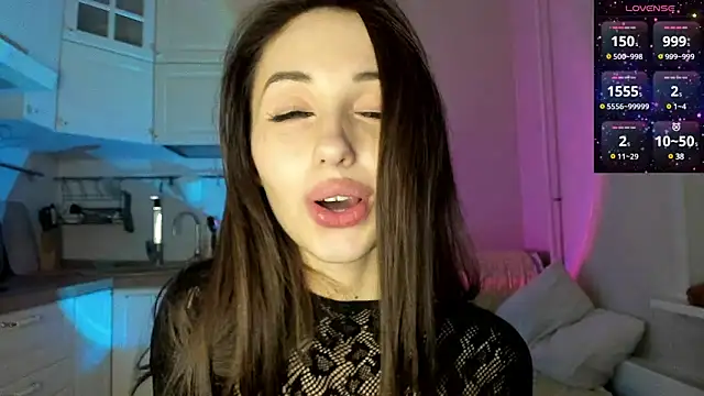 Snapshot of L1TWW chatting on 02/15/25, 10:21 L1TWW online show from 02/15/25, 10:21