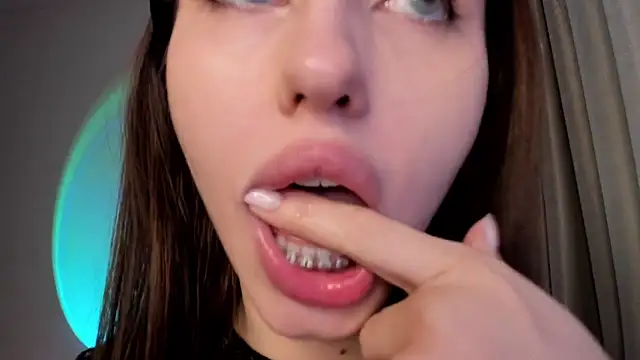 Snapshot of L1TWW chatting on 02/27/25, 02:00 L1TWW online show from 02/27/25, 02:00