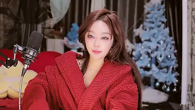 Snapshot of Missy_Nana21 chatting on 12/13/24, 07:10 Missy Nana21 online show from 12/13/24, 07:10