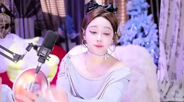 Snapshot of Missy_Nana21 chatting on 02/21/25, 07:32 Missy Nana21 online show from 02/21/25, 07:32