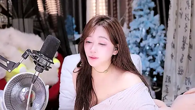 Snapshot of Missy_Nana21 chatting on 02/27/25, 06:20 Missy Nana21 online show from 02/27/25, 06:20