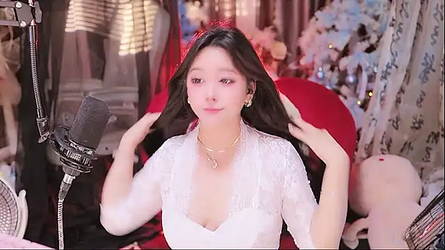 Snapshot of Missy_Nana21 chatting on 12/20/25, 04:14 Missy Nana21 online show from 12/20/25, 04:14