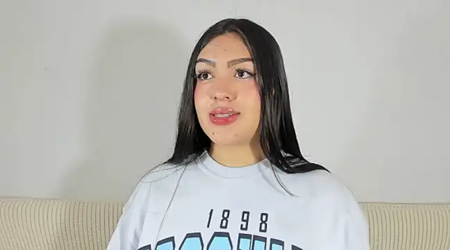 Snapshot of Sweet-Sophiee chatting on 01/24/25, 02:51 Sweet-Sophiee online show from 01/24/25, 02:51