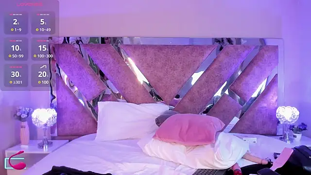 Snapshot of MaxiRogers chatting on 03/09/25, 09:03 MaxiRogers online show from 03/09/25, 09:03