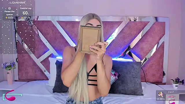 Snapshot of MaxiRogers chatting on 11/08/25, 11:43 MaxiRogers online show from 11/08/25, 11:43