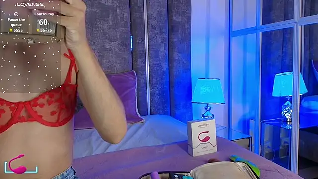 Snapshot of MaxiRogers chatting on 11/20/25, 11:32 MaxiRogers online show from 11/20/25, 11:32