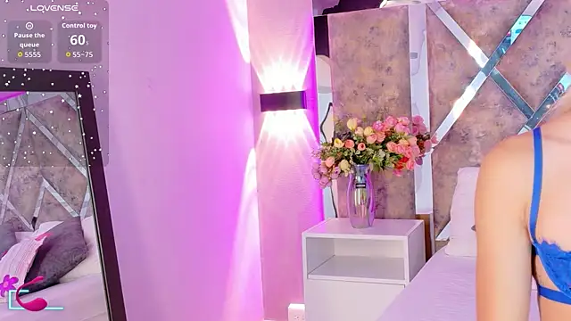 Snapshot of MaxiRogers chatting on 11/29/25, 11:02 MaxiRogers online show from 11/29/25, 11:02