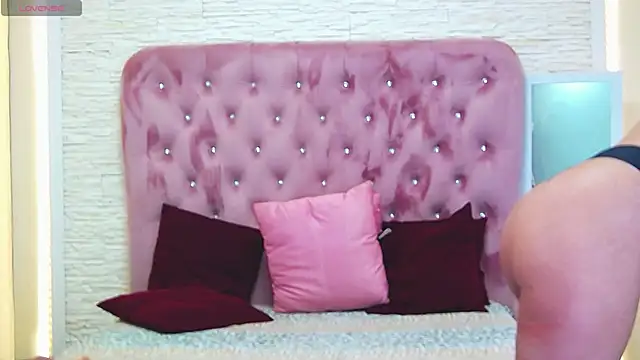 Snapshot of KikiSweet08 chatting on 03/21/25, 08:50 KikiSweet08 online show from 03/21/25, 08:50