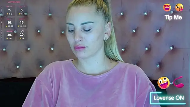 Snapshot of KikiSweet08 chatting on 11/22/25, 05:17 KikiSweet08 online show from 11/22/25, 05:17