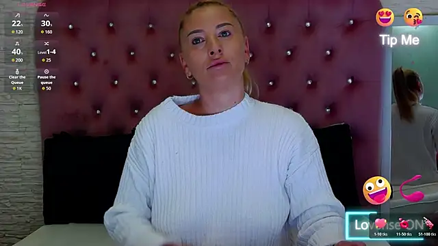 Snapshot of KikiSweet08 chatting on 12/14/25, 05:13 KikiSweet08 online show from 12/14/25, 05:13